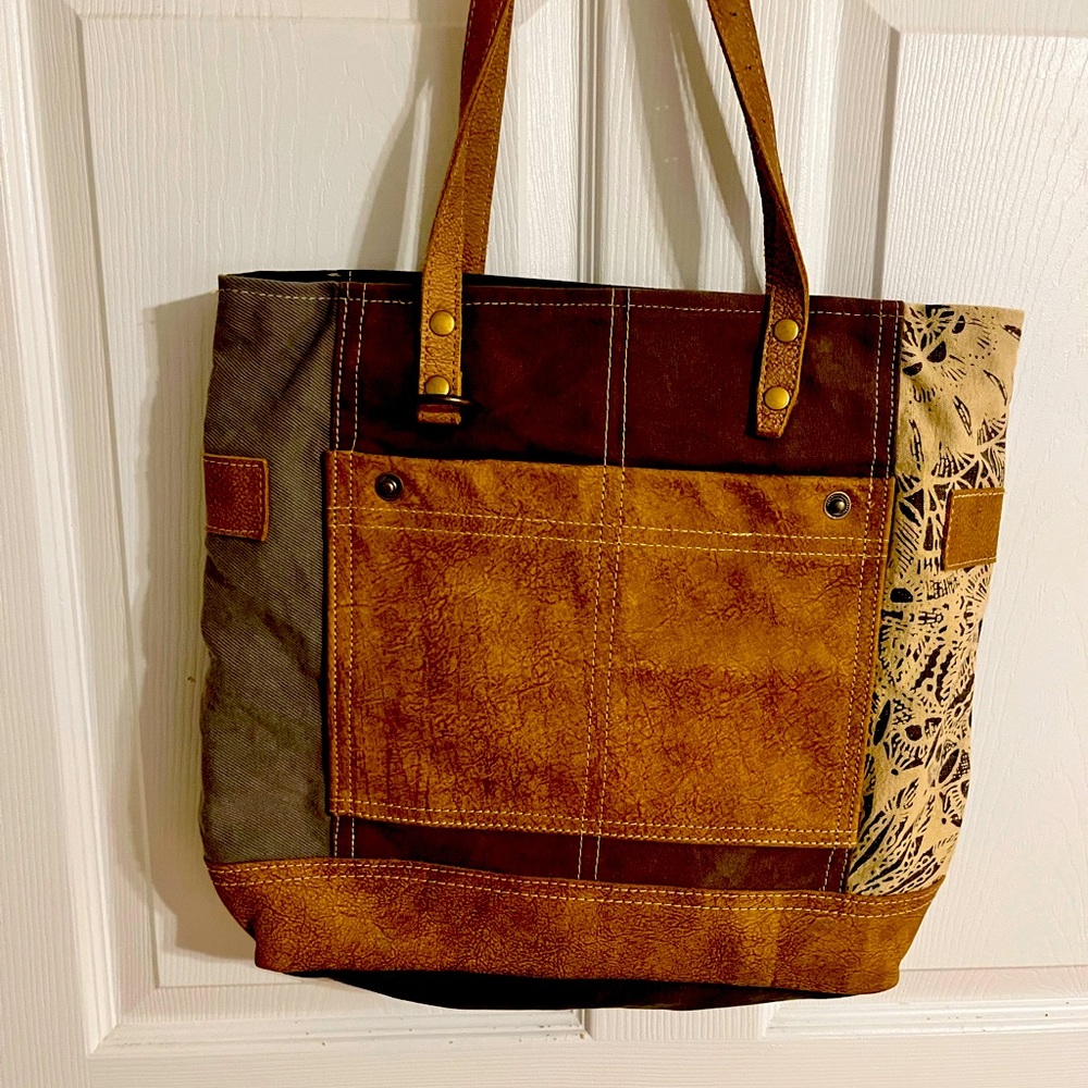 Myra Tote